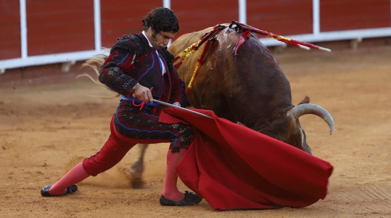 Morante de la Puebla, en un doblón por bajo este sábado en Algeciras