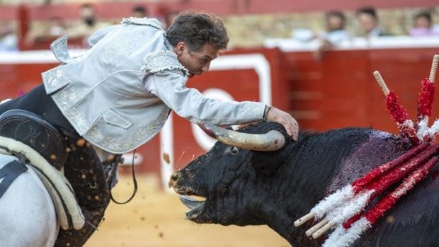 Una corrida de rejones sin toros es un simple espectáculo ecuestre