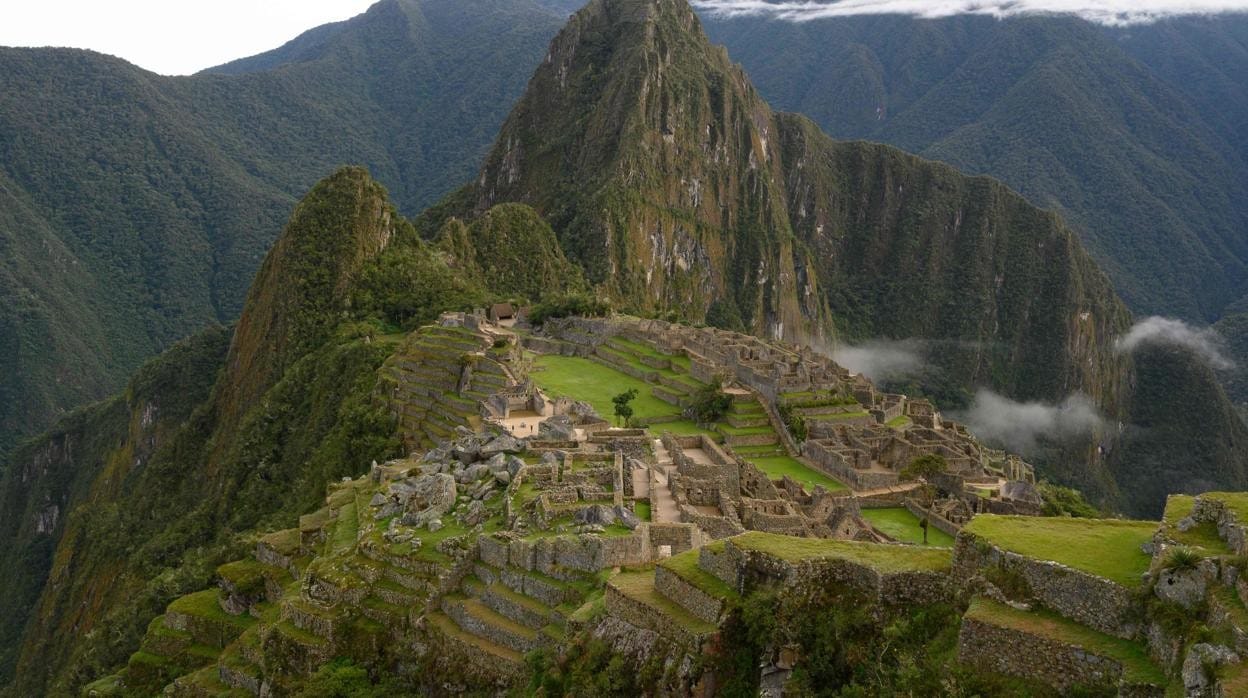 Panorámica del complejo inca del Machu Picchu