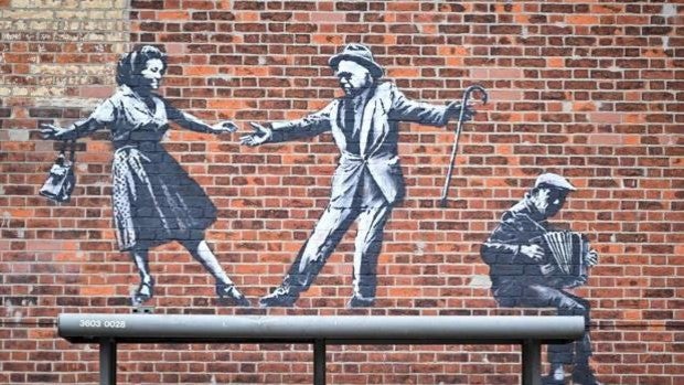 Posibles obras de Banksy aparecen en varias ciudades costeras inglesas