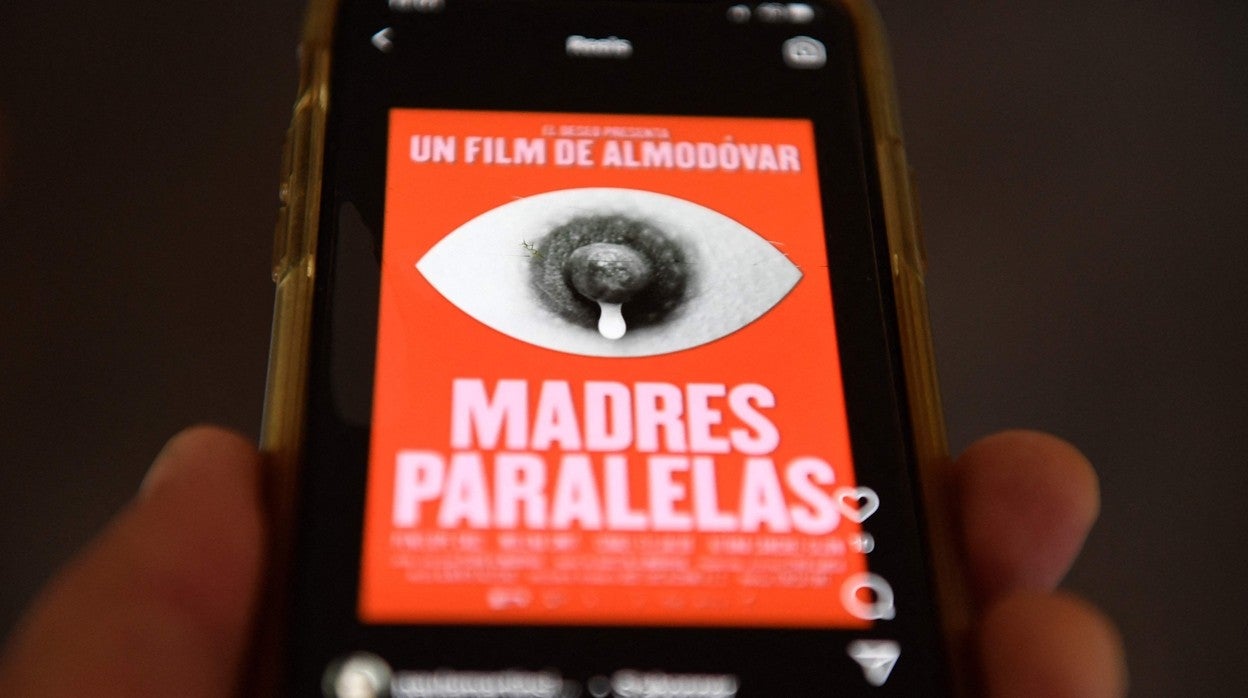 Cartel de 'Madres paralelas'