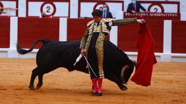 Feria de Gijón: Roca Rey y su aquilatada arrogancia