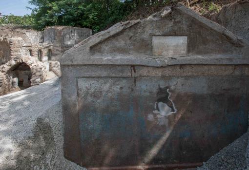 Exterior de la tumba