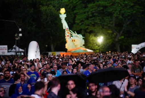 El público, abandonando Central Park