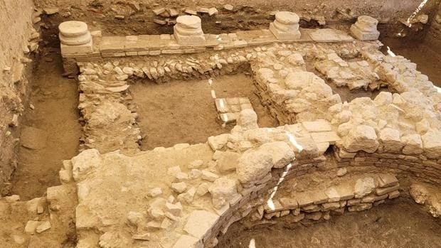 Descubren los restos de un nuevo patio de columnas en la Villa Romana de Salar