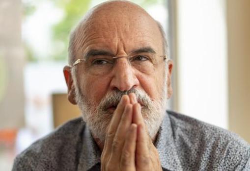 Fernando Aramburu: «Estamos al borde de la catástrofe y seguimos con la Guerra Civil y Cataluña»