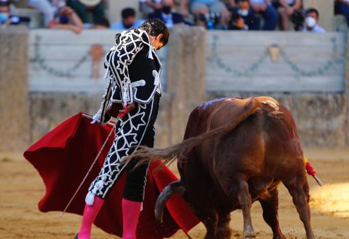 Aguado estuvo clásico y pinturero