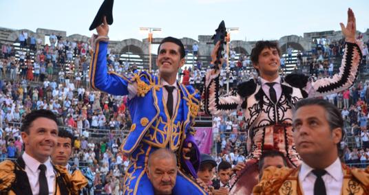 Talavante y Roca salen a hombros