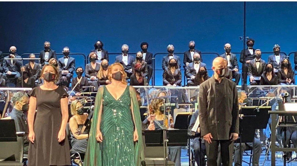 Marina Pinchuk, Saioa Hernández y Guillermo García Calvo, tras el concierto