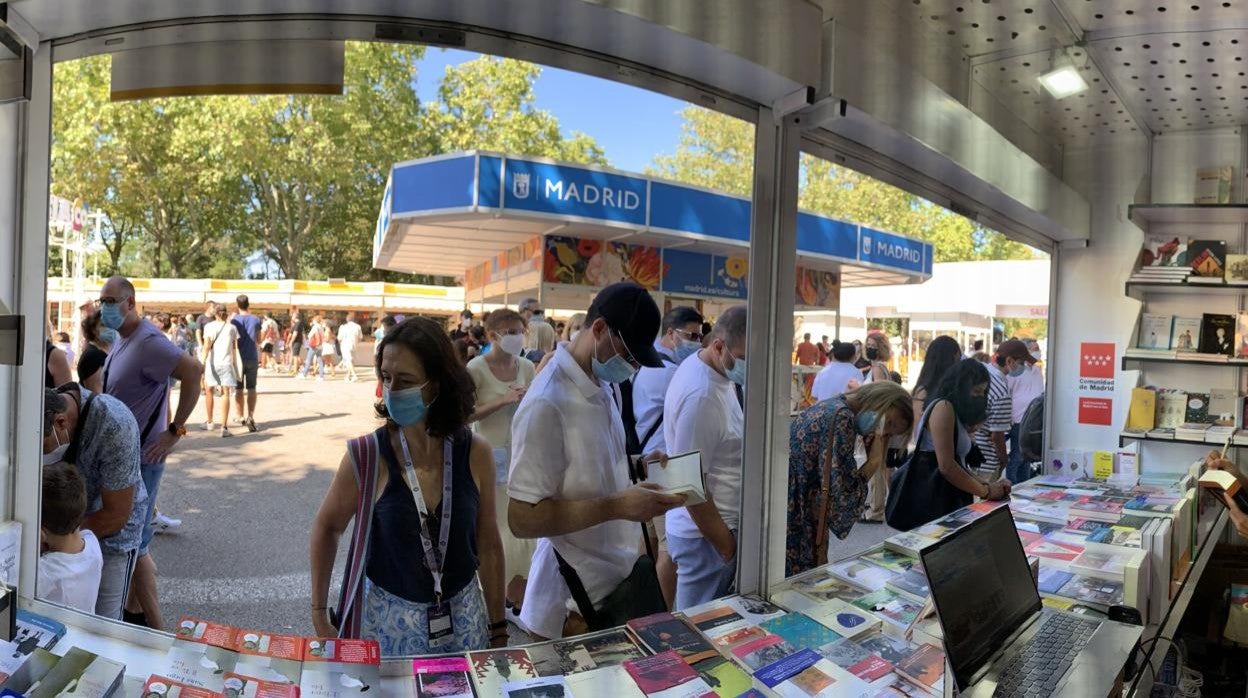 Aspecto de la feria vista desde el interior de una caseta