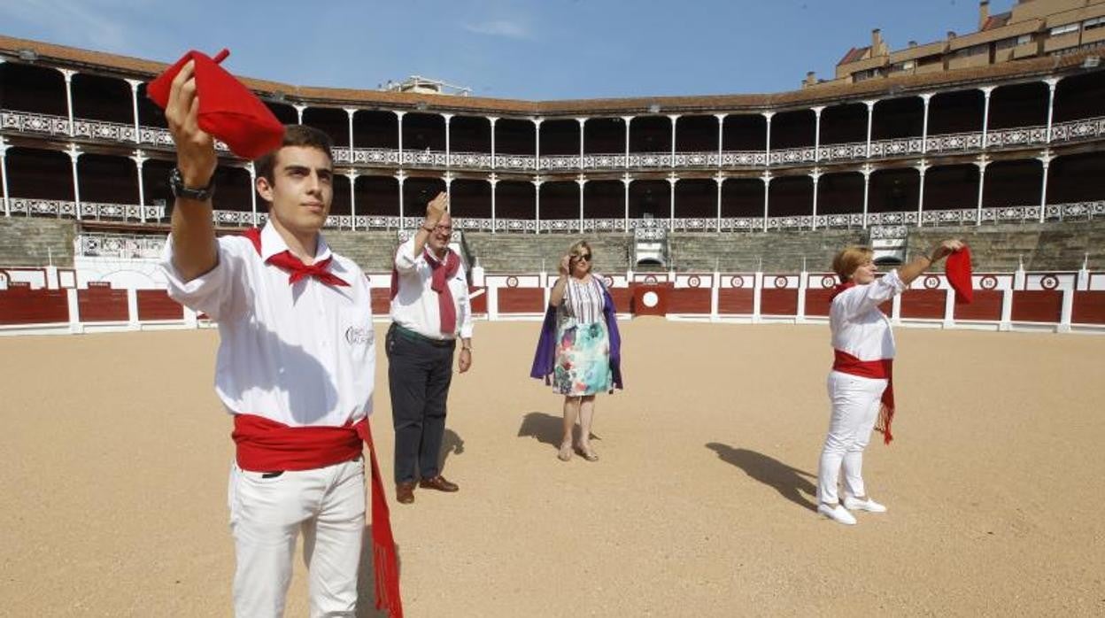 Trabajadores de la plaza y aficionados piden que haya toros en el Bibio