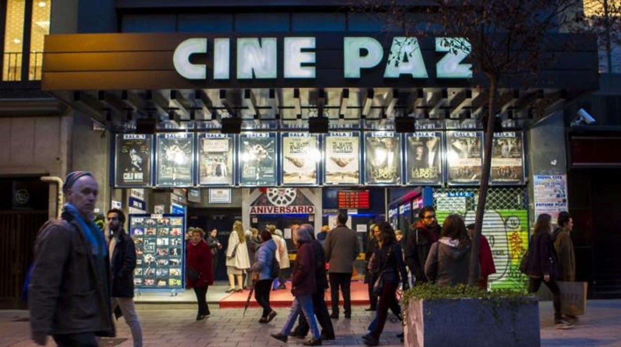 Fachada del Cine Paz, en la calle de Fuencarral