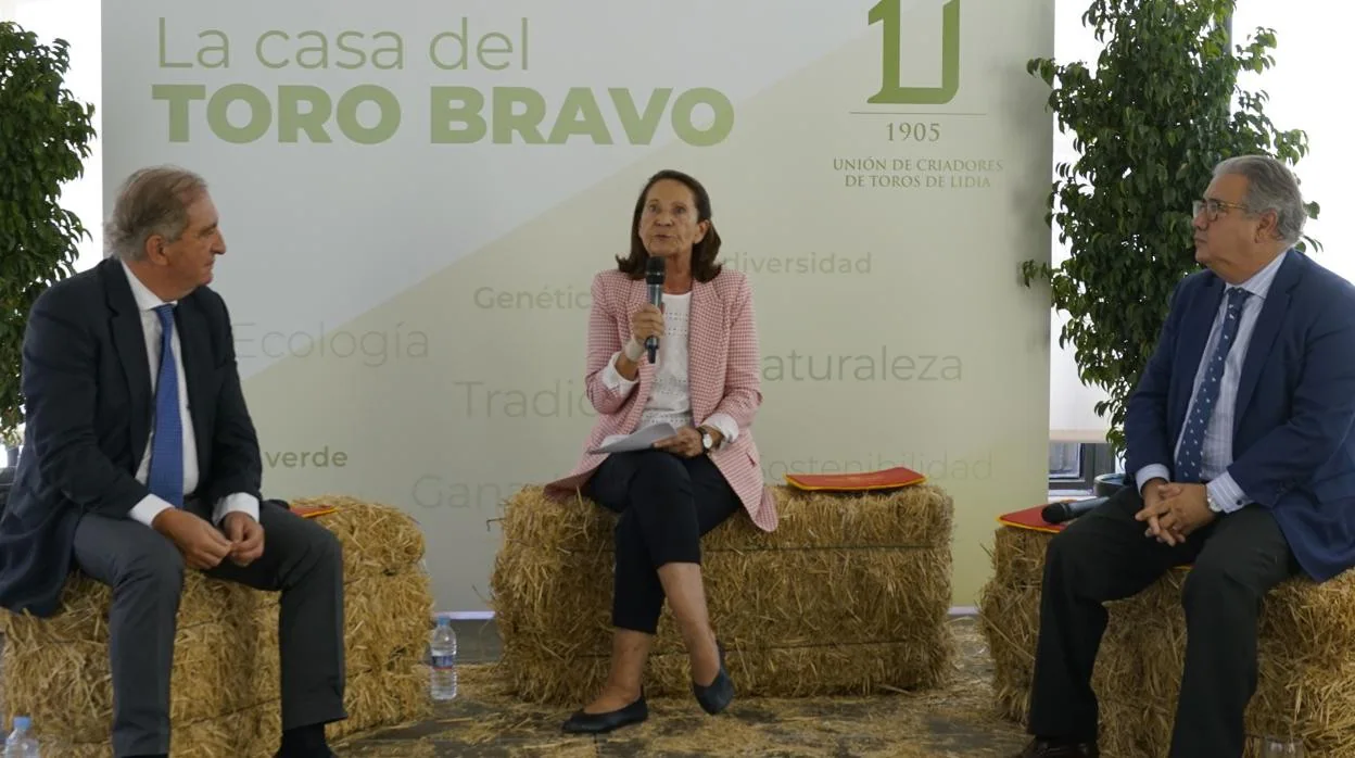 Antonio Bañuelos, Mazaly Aguilar y Juan Ignacio Zoido, en la Real Venta de Antequera