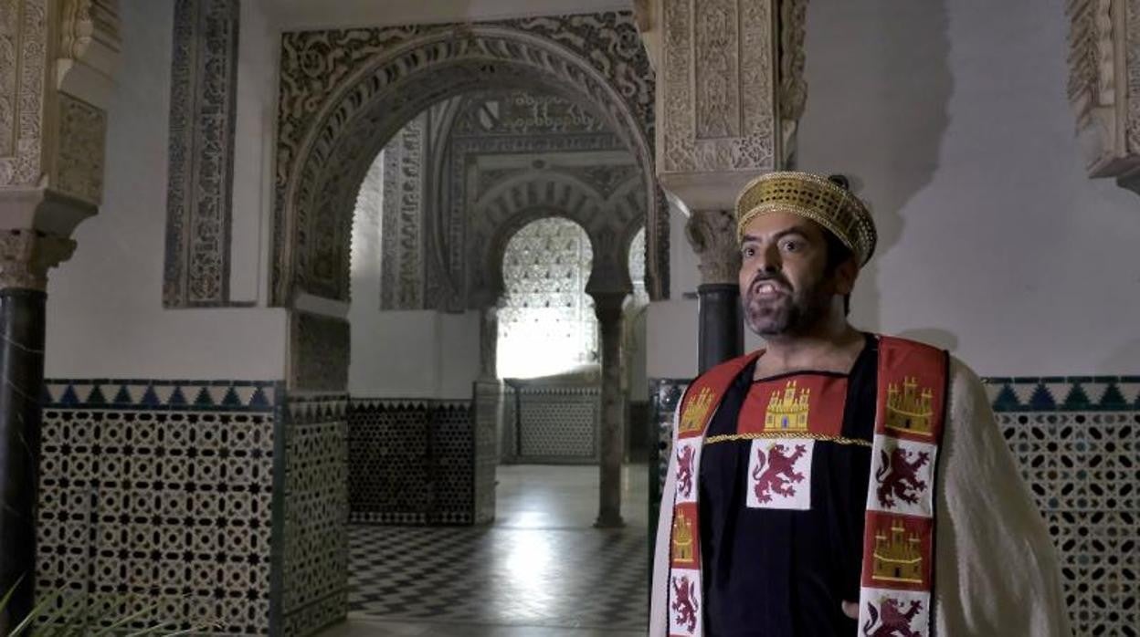 Alfonso X protagoniza las visitas teatralizadas del Alcázar