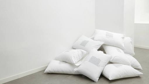 El montón de almohadas llenas de historias de Mikha-ez