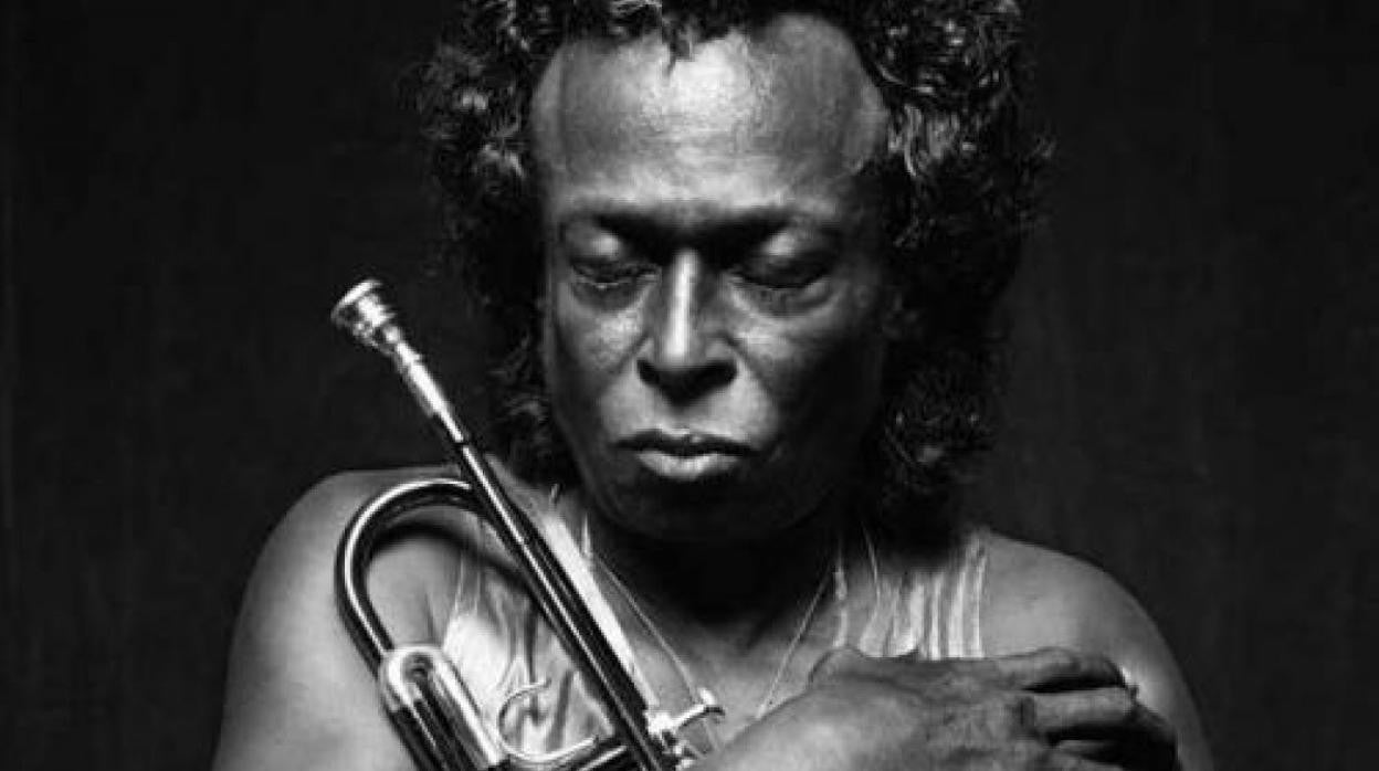 Miles Davis murió a los 65 años, en un hospital de Santa Mónica, el 29 de septiembre de 1991