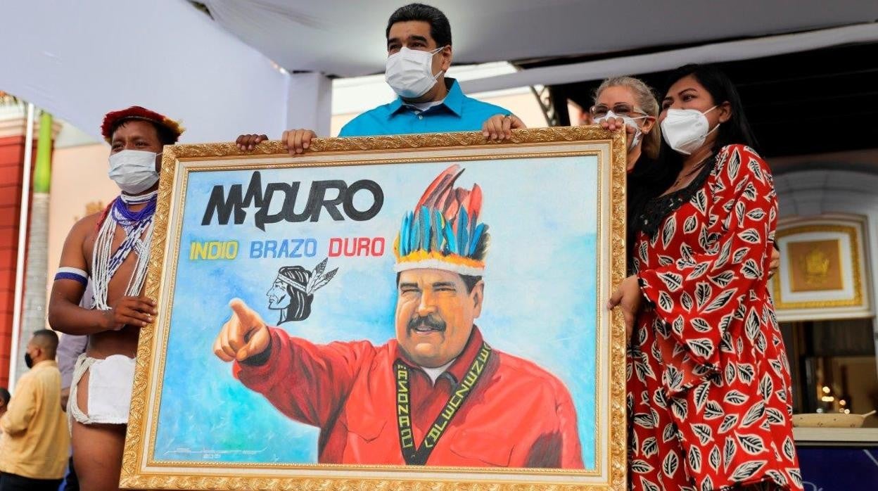 Fotografía cedida por prensa de Miraflores del presidente venezolano, Nicolás Maduro, durante un acto de gobierno en Caracas el pasado día 12