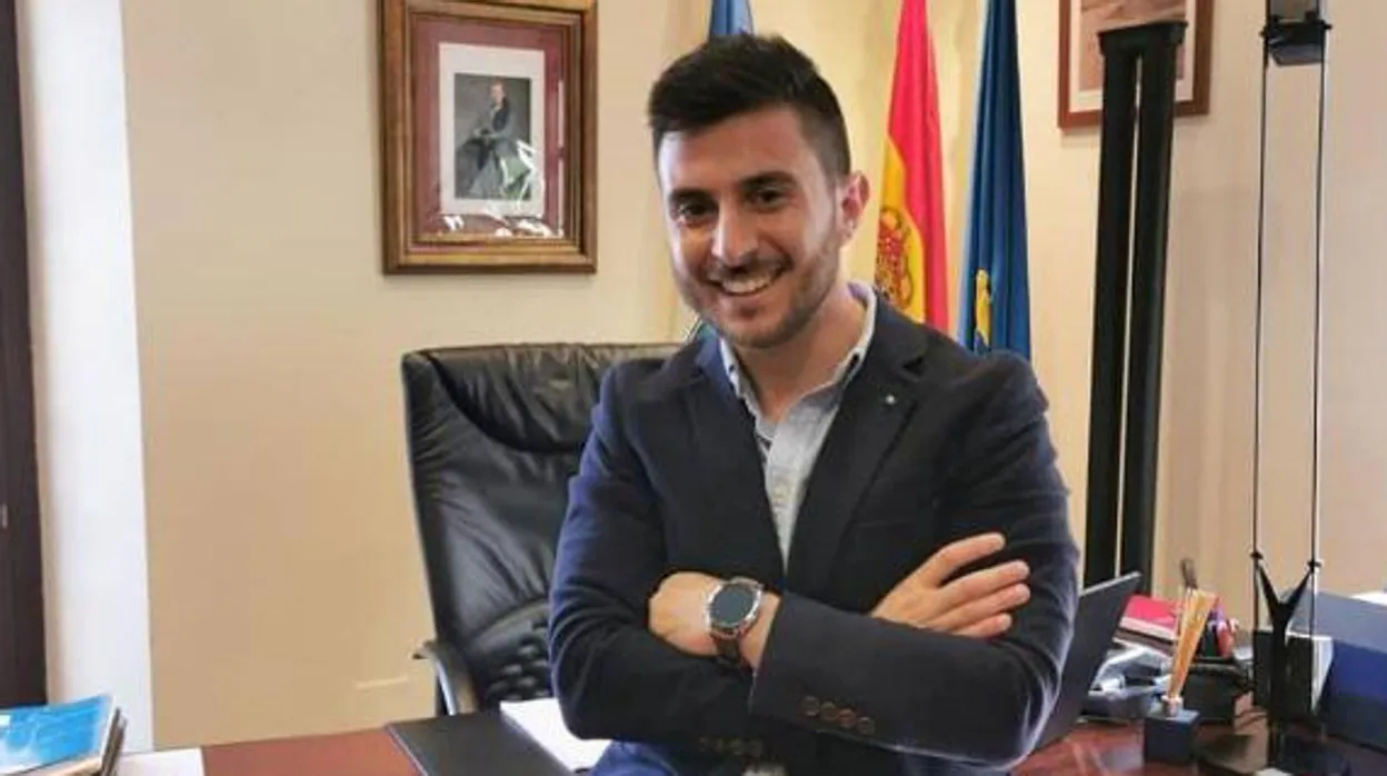 Carlos Valle Ondina, en su despacho de alcalde