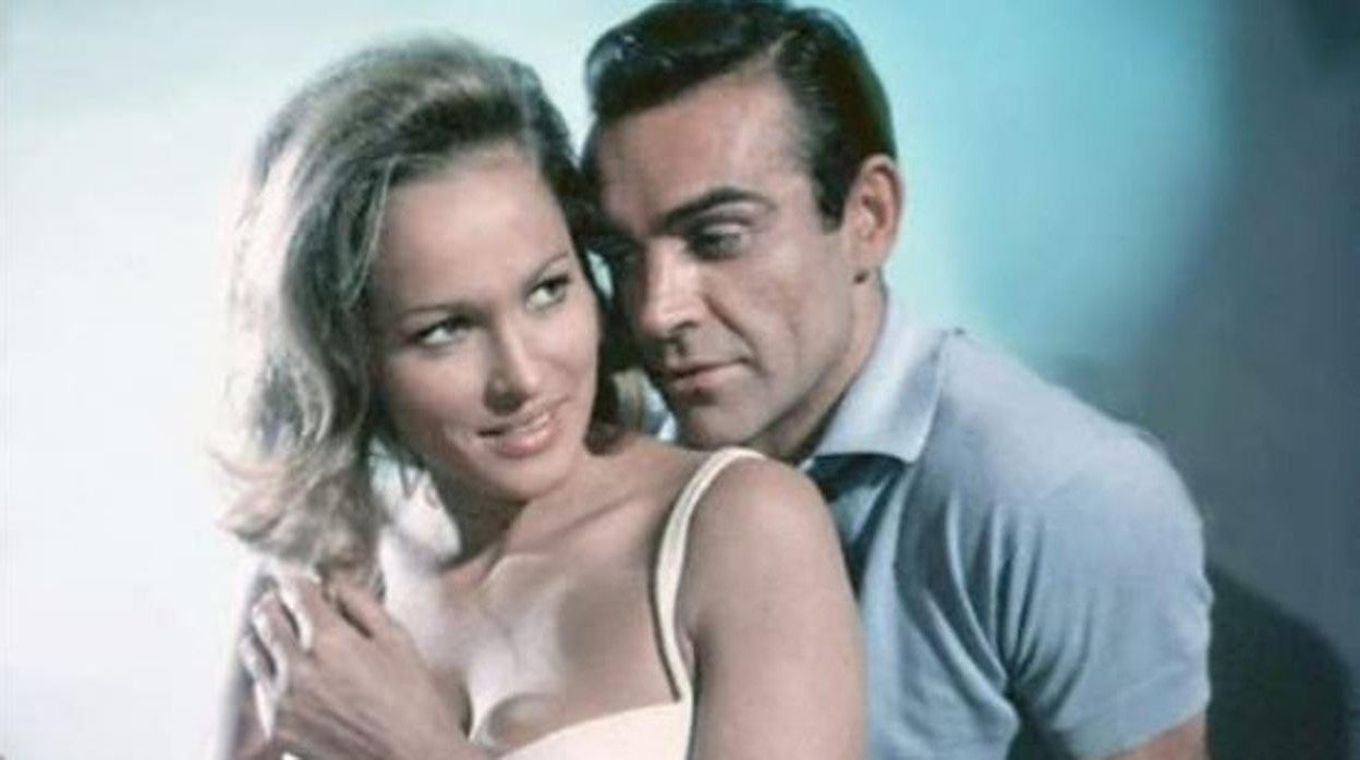 Sean Connery y Ursula Andress en ‘Agente 007 contra el Dr. No’