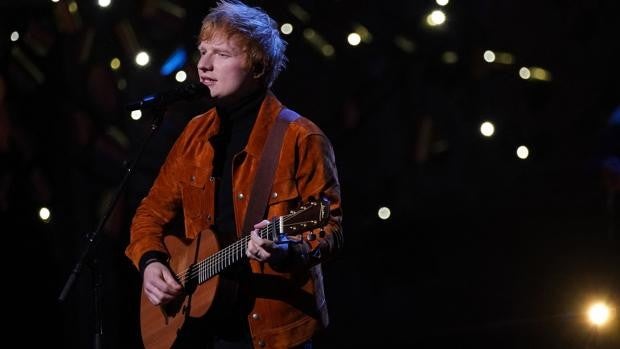 El músico británico Ed Sheeran da positivo por coronavirus y anuncia que seguirá su gira desde casa