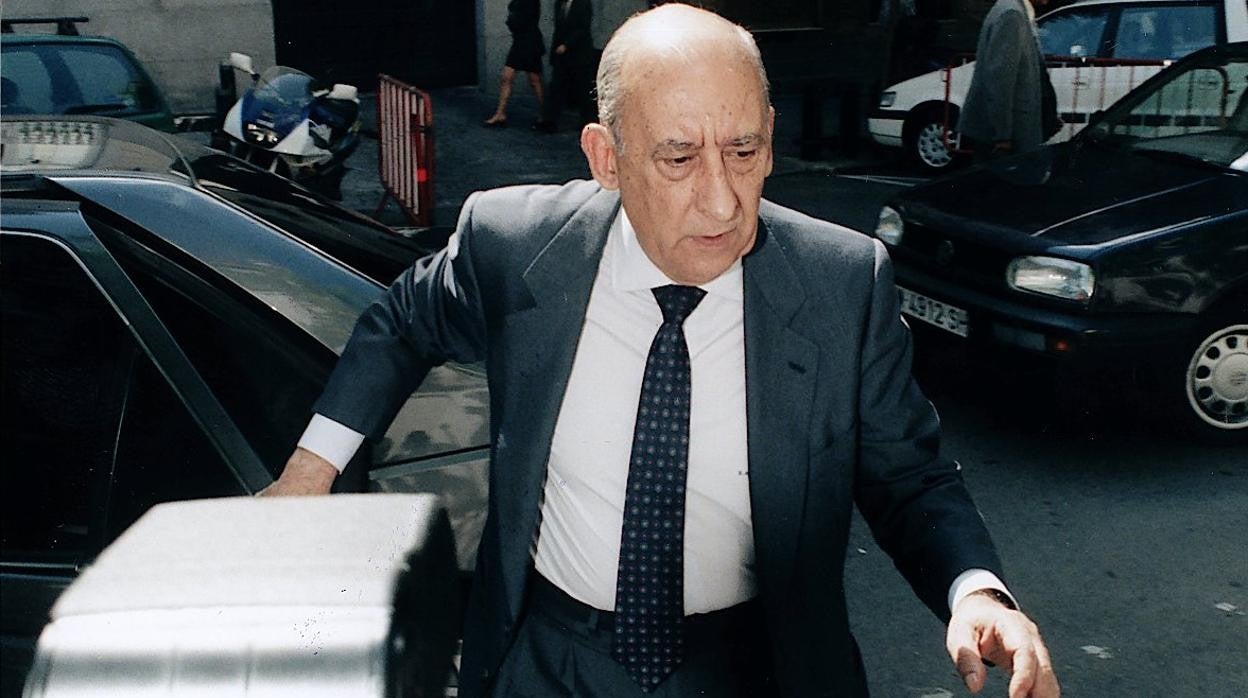 Emilio Alonso Manglano a su llegada al Tribunal Supremo, donde se celebra la vista por el secuestro de Segundo Marey por los GAL