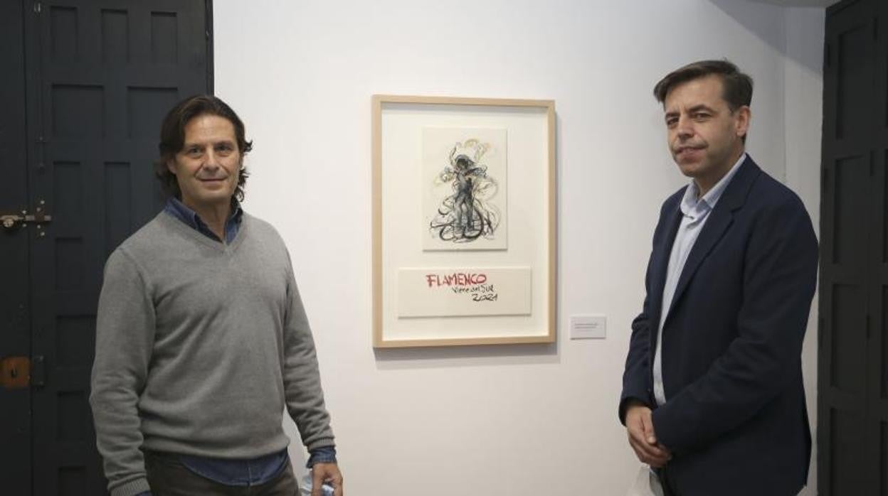 Pepe Yáñez y Cristóbal Ortega, ante el cartel de ‘Flamenco viene del Sur’, origen de esta exposición