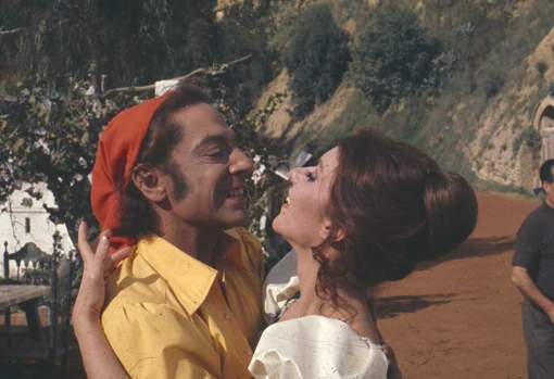 Antonio y Lola de Ávila, en el rodaje de 'El sombrero de tres picos'