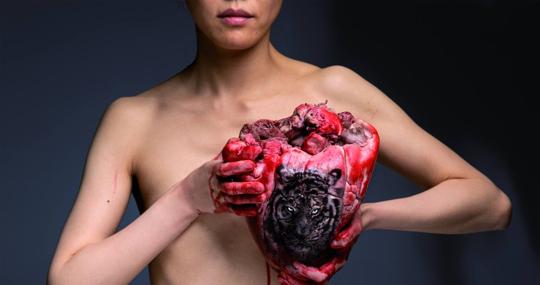 'The Thing in the Chest', obra de Cao Yu en el estand de la galería Urs Meile