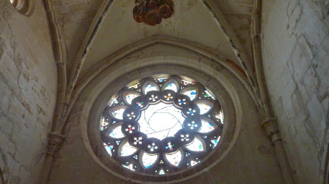 Rosetón de la iglesia de Santiago Apóstol de Villamorón