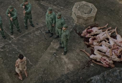 Un momento del filme, en el que un preso es puesto ante un pelotón de fusilamiento en una cárcel cubana