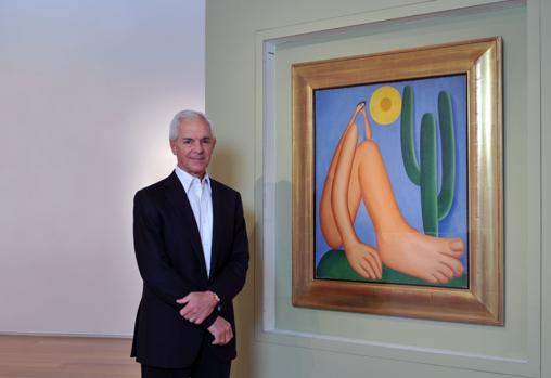 Eduardo F. Costantini, junto con 'Abaporu', de Tarsila do Amaral
