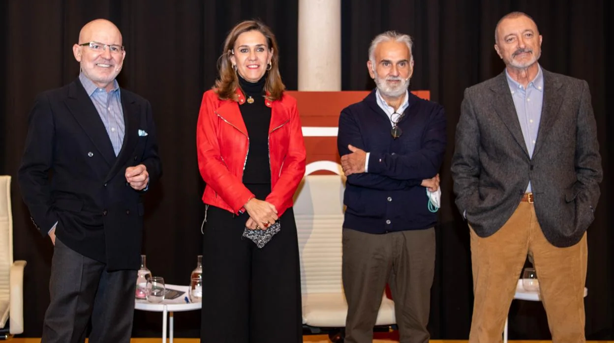 Jesús Vigorra, Beatriz Badorrey, Juan Ignacio Codina y Arturo Pérez-Reverte