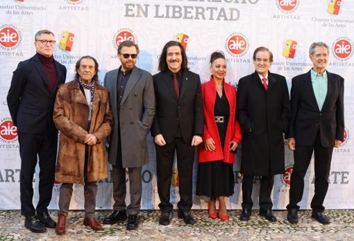 (De izq a dcha) Nacho Duato, Pepe Habichuela, BJörn Ulvaeus, Luis Cobos, Ginesa Ortega y el Dúo Dinámico en la entrega de los premios honoríficos del Claustro Universitario de las Artes