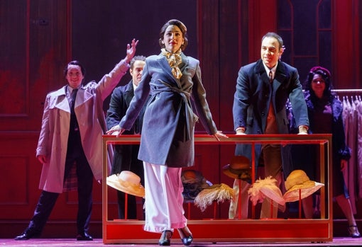 'El tiempo entre costuras'