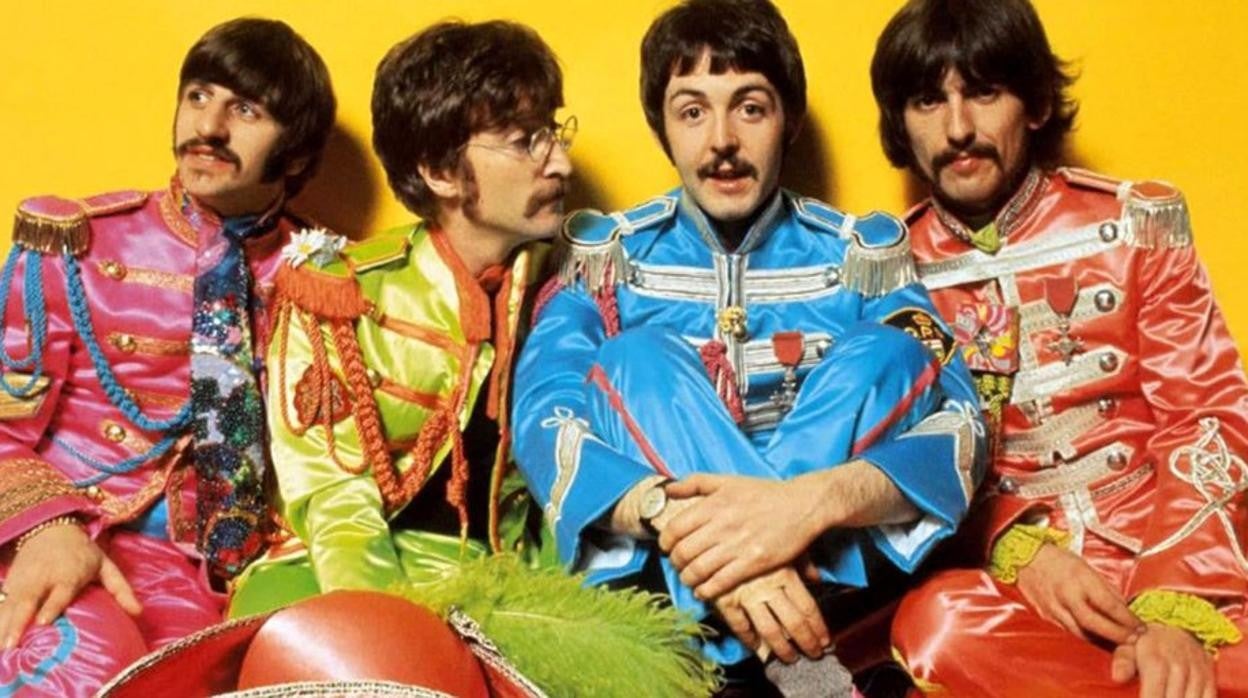 Una de las fotografías que se realizaron para la promoción del álbum ‘Sgt. Pepper’s Lonely Hearts Club Band’, publicado el 1 de junio de 1967