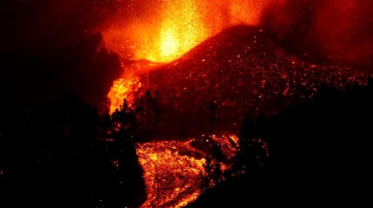 Una imagen de la erupción del volcán de La Palma. Fajana es candidata a palabra del año 2021