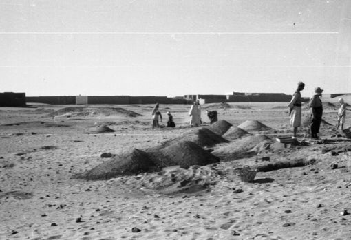 Vista general del transcurso de la excavación en Argin (Sudán). A la derecha de la imagen aparecen unos trabajadores