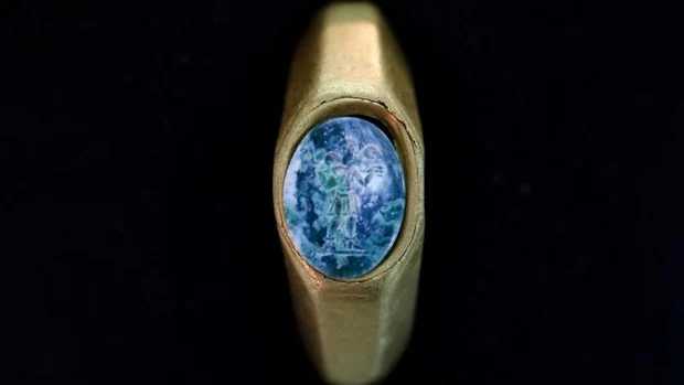 Recuperan del fondo del Mediterráneo un anillo de oro paleocristiano de hace 1.700 años