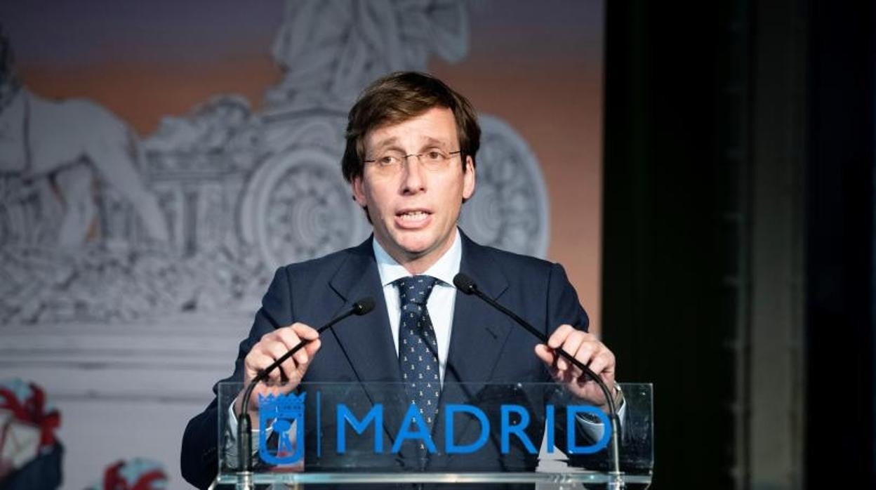 Almeida: «Almudena Grandes no merece ser Hija Predilecta de Madrid, pero hemos sacado los Presupuestos»