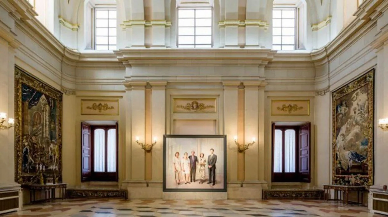 El cuadro de 'La familia de Juan Carlos I' de Antonio López en el Salón de Alabarderos del Palacio Real