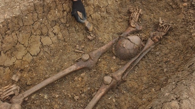 Descubren esqueletos decapitados en un cementerio romano de Inglaterra