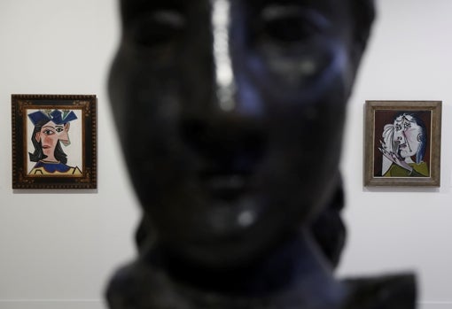 Dos espléndidos Picassos de la Fundación Beyeler en la Academia de Bellas Artes. A la izquierda, 'Busto de mujer con sombrero (Dora)'. A la derecha, 'Mujer que llora'