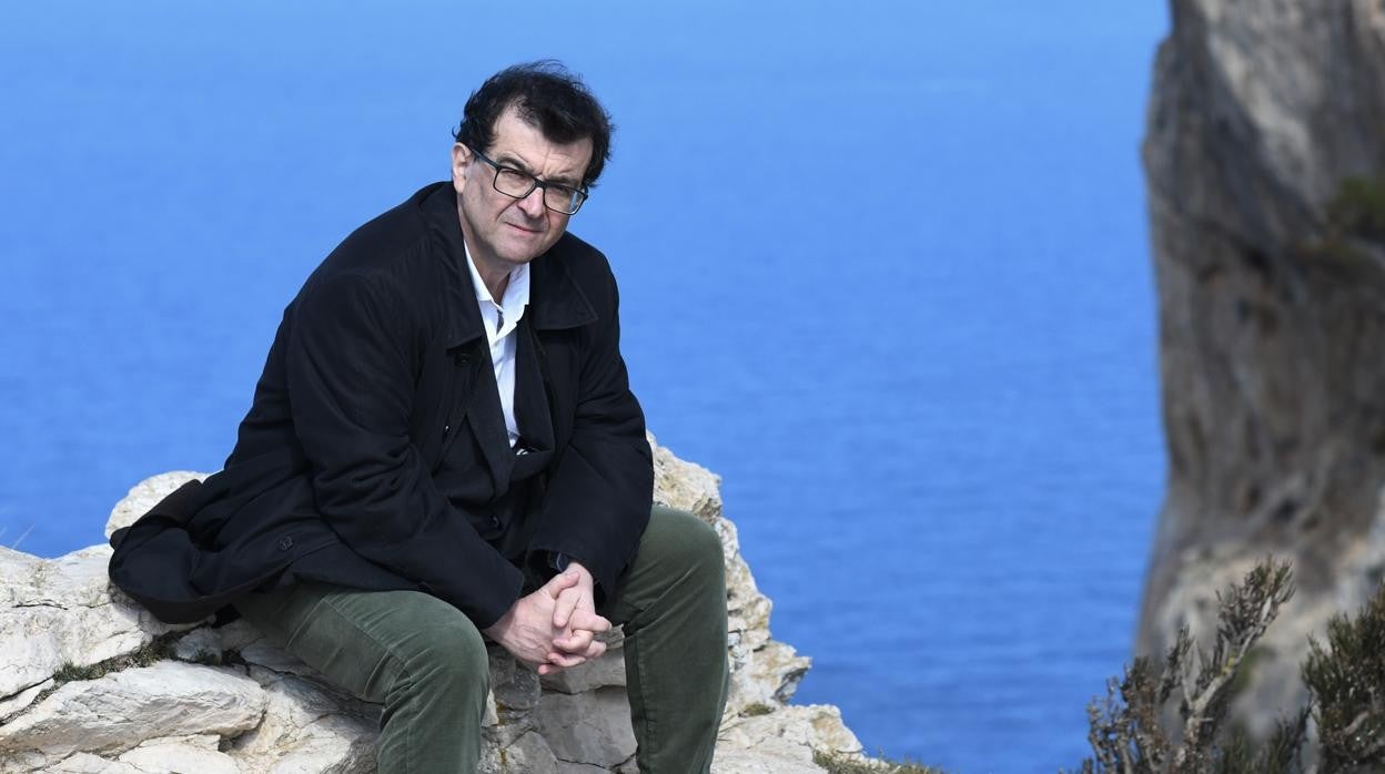 Javier Cercas, fotografiado en la sierra de Tramuntana (Mallorca)