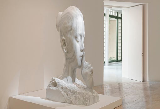 'Carlota Silence' (mármol, 2020), de Jaume Plensa