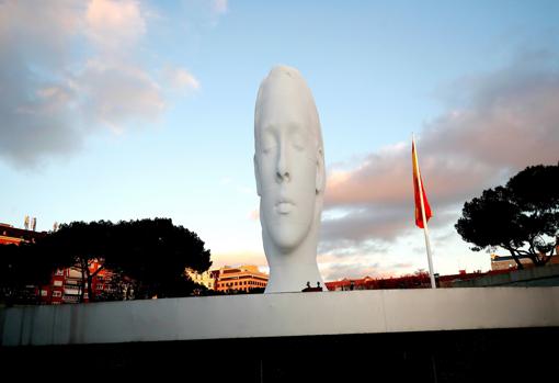 'Julia', de Jaume Plensa, en la plaza de Colón de Madrid