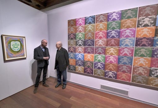 Antonio Muñoz y Luis Gordillo en la inauguración de la exposición 'Manicromático. Transformaciones de color'