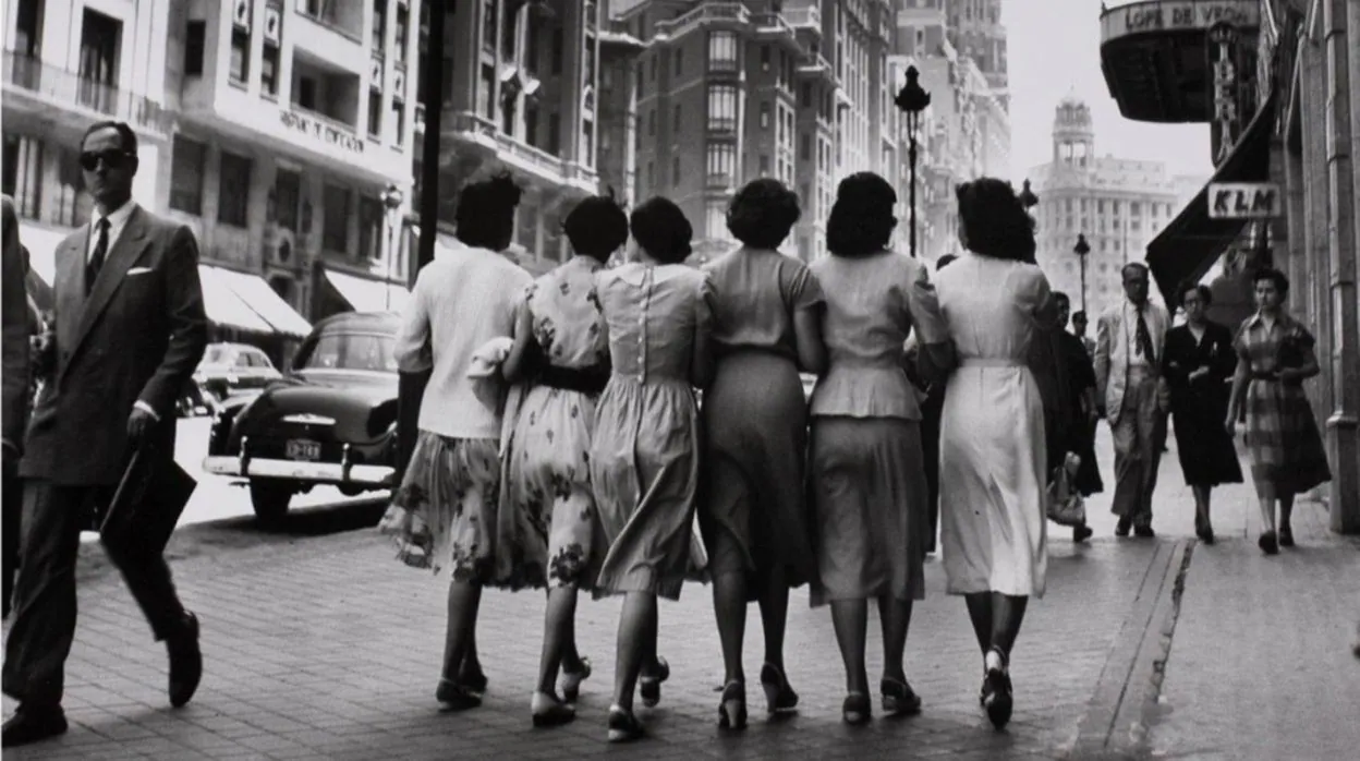 'Señoritas en la Gran Vía', años 50. Detalle