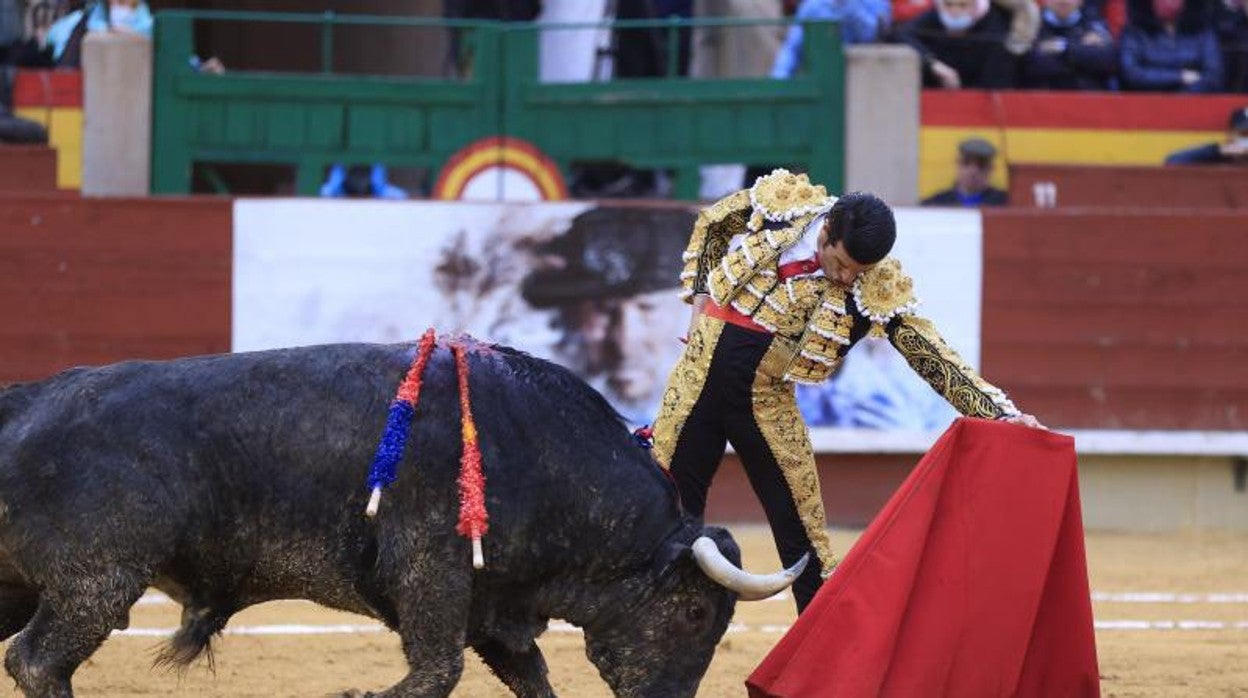 Emilio de Justo, al natural en el cuarto toro