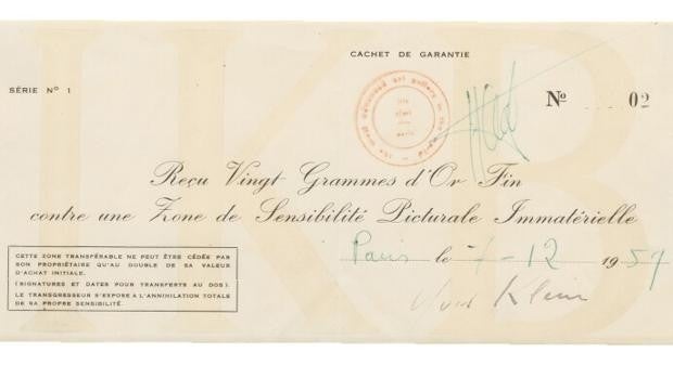 La obra de arte invisible de Yves Klein, subastada por 1,1 millones de euros, más del doble de lo esperado
