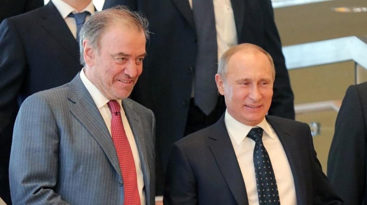 El director de orquesta ruso, Valery Gergiev, junto al presidente Putin